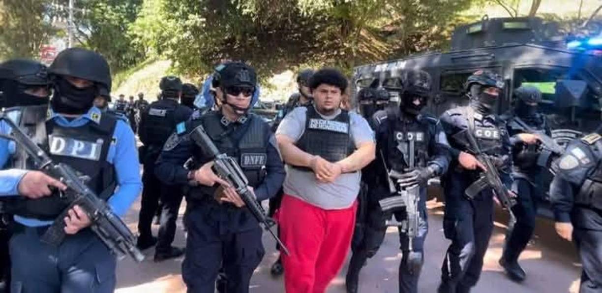 Ambos enfrentan cargos por conspiración para conducir asuntos de una empresa a través de un patrón de actividad de crimen organizado o conspiración de crimen organizado.