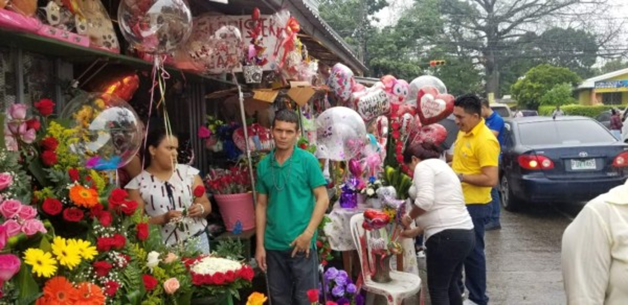 Muchas personas aprovecha a su modo la fecha. Algunos proponen matrimonio, otros buscan reconciliarse con su pareja, mientra que otros, por el contrario, terminan sus relaciones para poder iniciar otras.