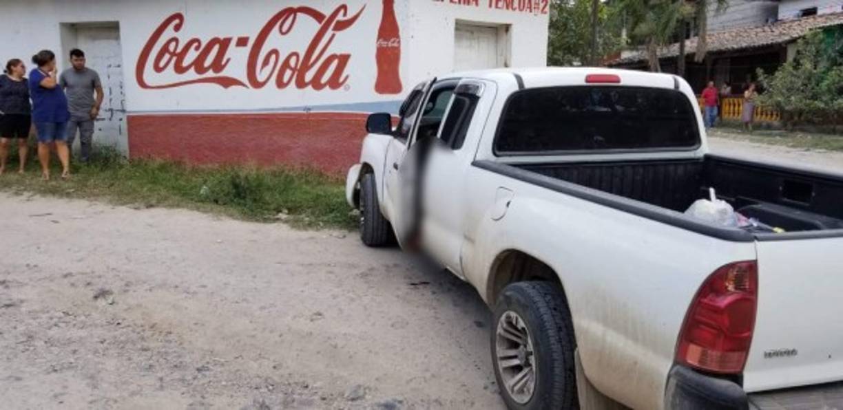 El cuerpo del docente quedó dentro del vehículo.