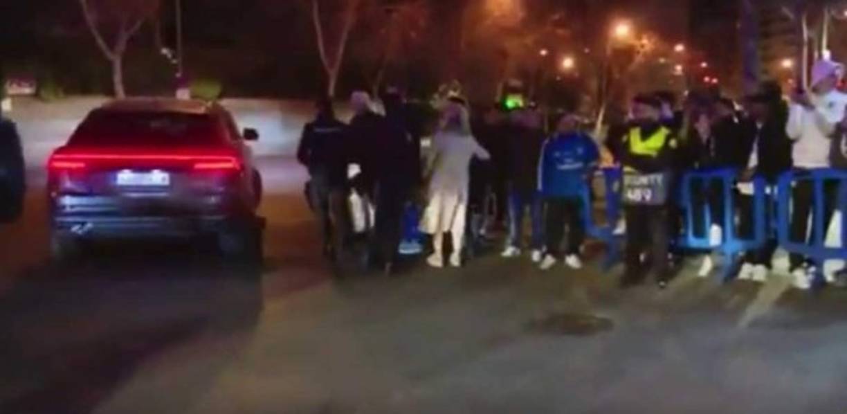 A la salida del Santiago Bernabéu, Santiago Solari recibió gritos de '¡Fuera! ¡fuera!' y '¡Dimisión' por parte de algunos hinchas del Real Madrid. Algunos hinchas lo esperaron en las fueras para gritarle.