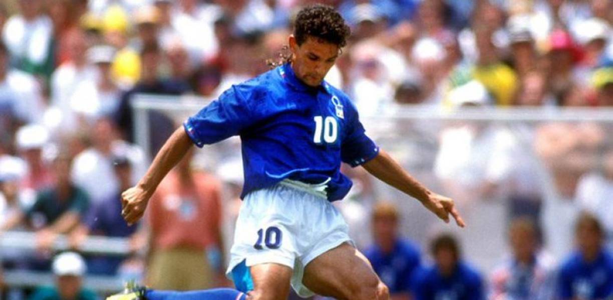 Se trata del italiano Roberto Baggio, Balón de Oro en 1993, fue víctima de un robo en la madrugada del viernes en su mansión en el noreste de Italia y resultó levemente herido, informó la prensa local.