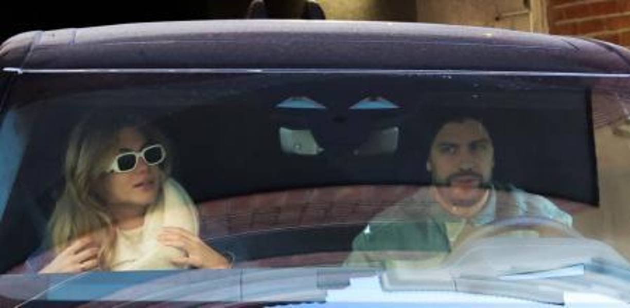 En el mismo espacio, aseguran que la pareja se ve en un idilio amoroso. “Están enamoradísimos”, asegura la informadora. “Él pide un café, ella lo coge, coge el azucarillo, lo pone en el café, le da vueltas y se lo entrega”.