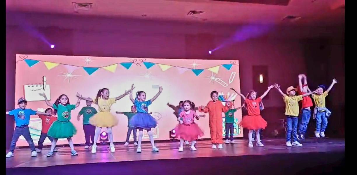 La noche dejó claro la destacada labor del personal Aurorino para el montaje del evento y el talento artístico de los estudiantes.