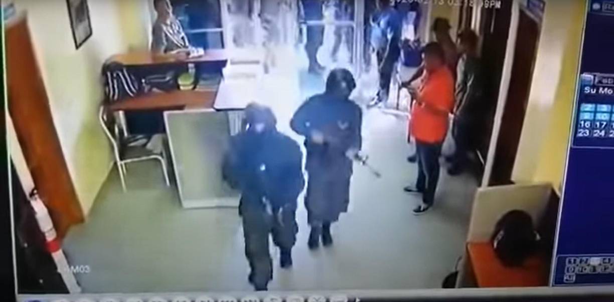 Alexander Mendoza, conocido como “El Porky”, fue liberado de un juzgado por un grupo armado compuesto por al menos 20 personas, presuntamente vinculadas a la Mara Salvatrucha (MS-13). 