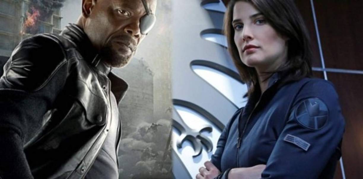 En ese momento Nick saca un dispositivo parecido a un buscapersonas (beeper) y lo activa antes de desintegrarse como el resto. El aparato cae al suelo con el mensaje 'enviando' y luego vemos que aparece un emblema en el antes de que la pantalla se corte en negro.<br/>