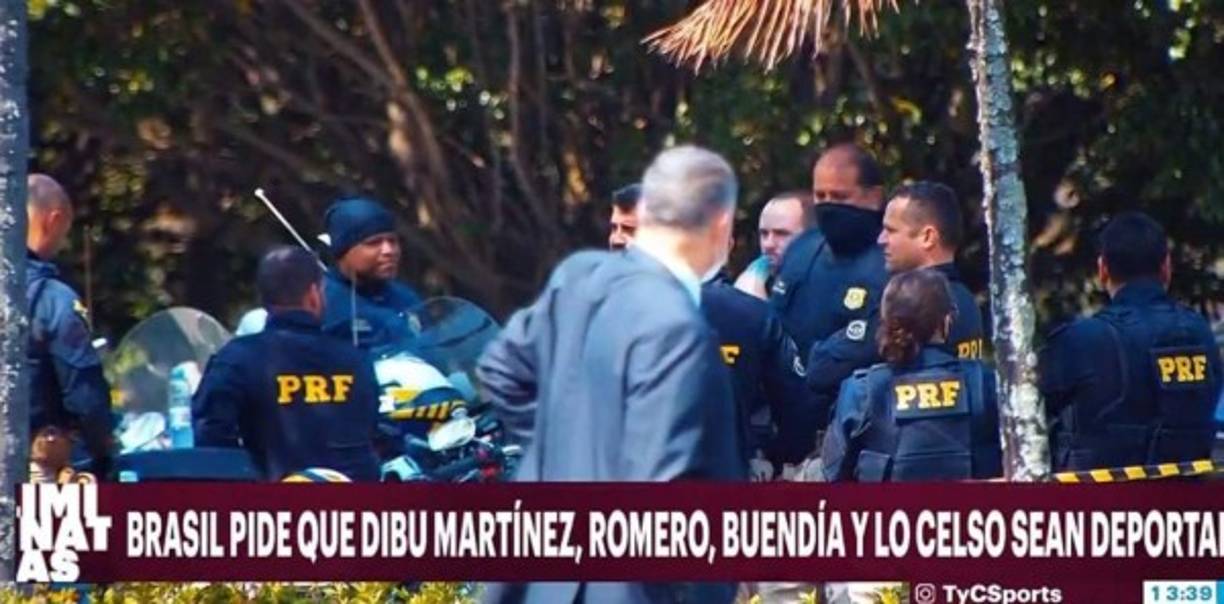 Horas antes del partido, miembros de la Policía Federal de Brasil estuvieron en el hotel de concentración de Argentina, autoridades de Anvisa querían deportar a Emiliano Martínez, Giovani Lo Celso, Cristian Romero y Emiliano Buendía.<br/><br/>Finalmente, la Confederación Sudamericana intervino y presionó a Confederación Brasileña, por lo que el plantel argentino se trasladó completo al estadio. Y después se vinó el bochornoso momento de la suspensión.