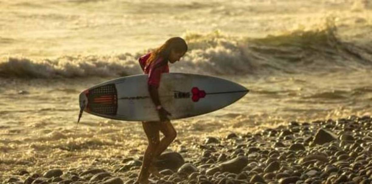 La joven practicaba el surf desde los 9 años de edad.