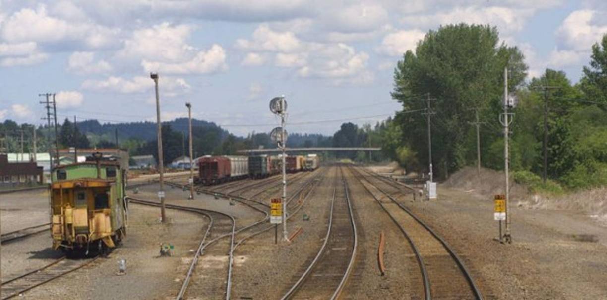 La mina que se utilizó como vertedero, estaba conectada de forma subterránea a otros yacimientos de carbón que se extendían por debajo de todo el pueblo, y que comenzaron a incendiarse tras la quema de basura.