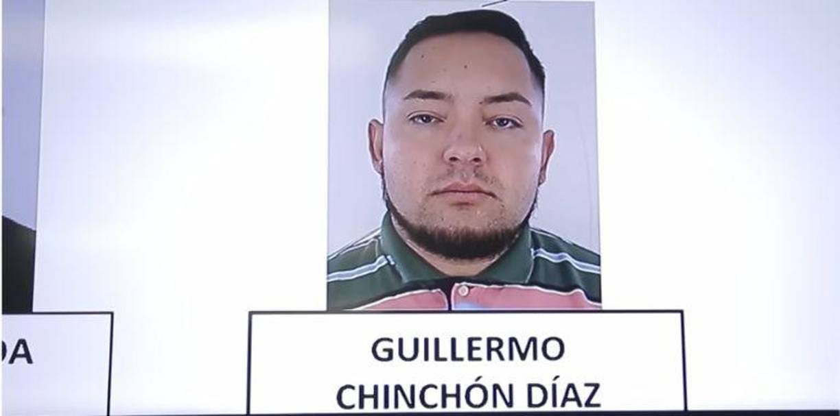 El conocido narcotraficante apodado conocido como “El Chinchón” (aunque ese era su apellido y su nombre Guillermo) logró sobrevivir a tres intentos de homicidio en su contra, siendo el segundo ataque el que lo dejó usando muletas después de recibir 13 disparos, resultando con heridas en su pierna izquierda. En ese momento, tanto las autoridades chilenas como los líderes del crimen organizado en la zona ya habían puesto precio a su cabeza. El narcotraficante fue captado por las cámaras de seguridad del Aeropuerto de Santiago mientras intentaba escapar a Cochabamba, Bolivia.