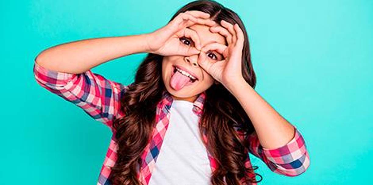 Recuerde siempre esto: para tratar de sobrevivir y ser feliz, antes hay que intentar comprender la vida. Para comprenderla tenemos que tener espíritu comprensivo. Para adquirir ese espíritu hay que estimular y desarrollar el sentido de lo cómico.