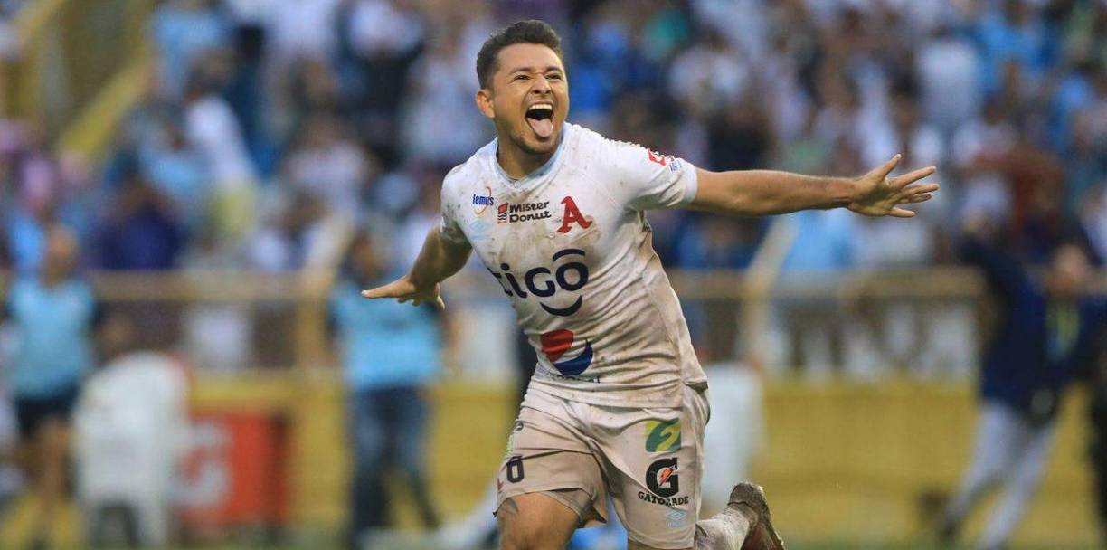 Narciso Orellana: Centrocampista salvadoreño que forma parte del Alianza de El Salvador.