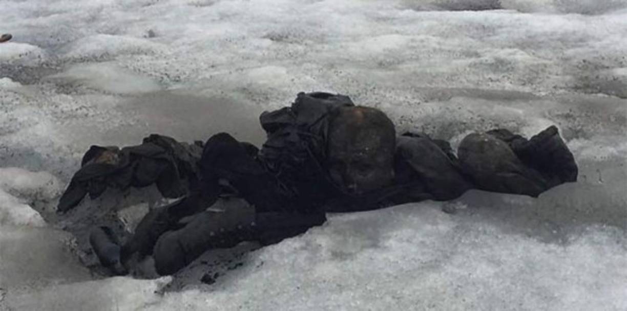 Contó al medio suizo que sepultar los cuerpos de sus progenitores le ayudará a conseguir 'paz interior'.