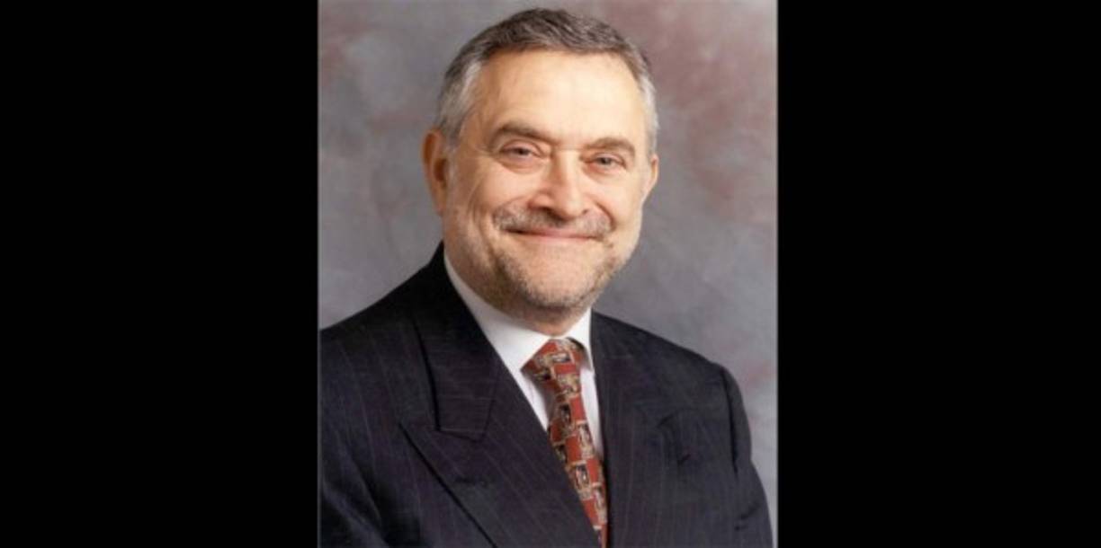 También ha realizado importantes trabajos en temas de inflamación, plaquetas, interacción entre plaquetas y la pared vascular, trombosis y arteriosclerosis. Su investigación sobre las drogas relacionadas con el sistema circulatorio incluye el desarrollo del fármaco conocido como Viagra.<br/><br/>Por sus grandes descubrimientos el 31 de Diciembre de 2009 de la Reina Isabel II de Inglaterra el nombramiento de 'Caballero de la Reina' (Knight Bachelor), dentro de la nómina de personajes que también han recibido el título de Caballero en la categoría de ciencia aparecen nombres como Isaac Newton y Alexander Fleming, dos grandes científicos de la historia universal. <br/><br/>Además su mayor logro es haber sido nominado al premio 'Nobel de ciencia' en dos ocasiones 1982 y 1998. Moncada es el científico más importante de América Latina y uno de los 100 autores más citados en el mundo científico en todos los tiempos.