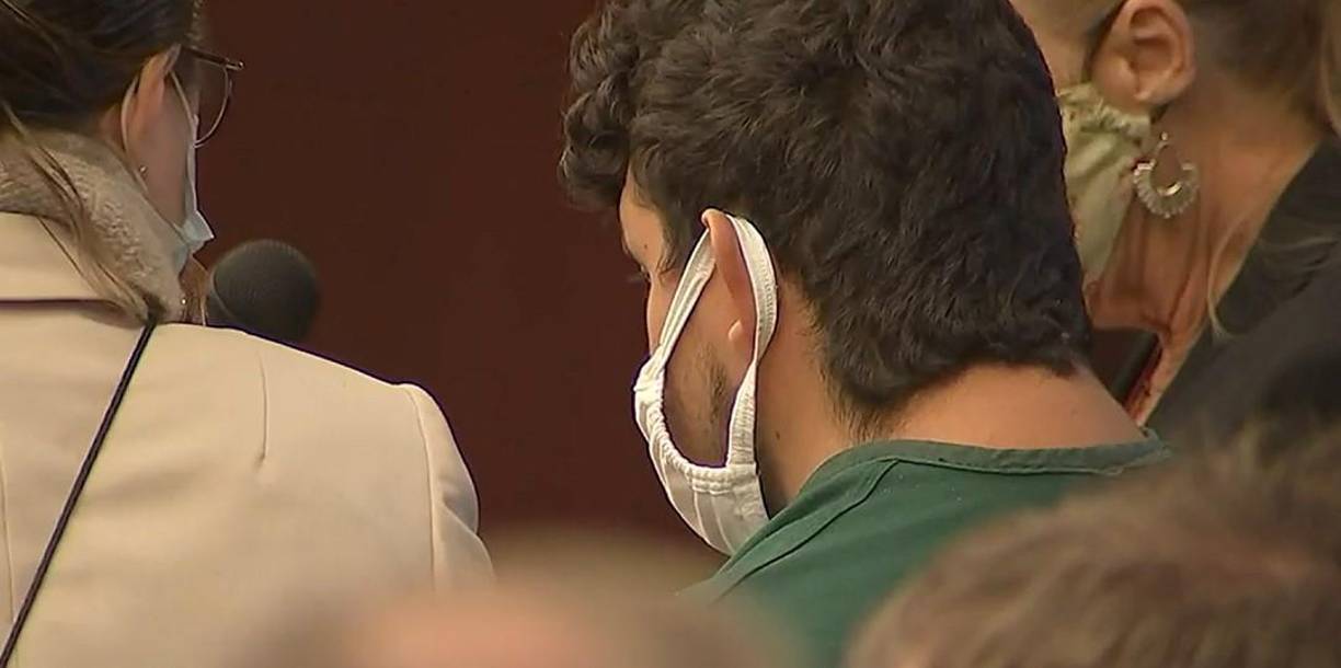 Luego de establecer un perímetro, oficiales hallaron a Yery Medina Ulloa cerca de un lago.