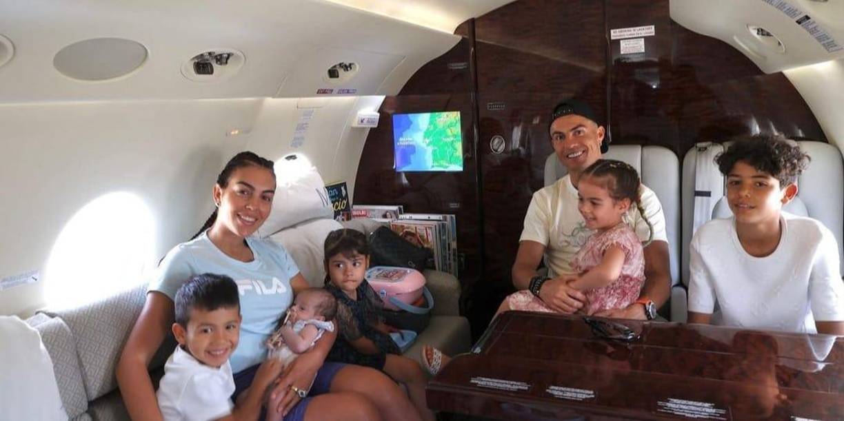En esta ocasión, el portugués estaría pensando en adquirir otro jet privado. Al deshacerse de este avión, Cristiano Ronaldo estaría buscando uno nuevo y más grande para poder viajar más cómodo junto a toda su familia.