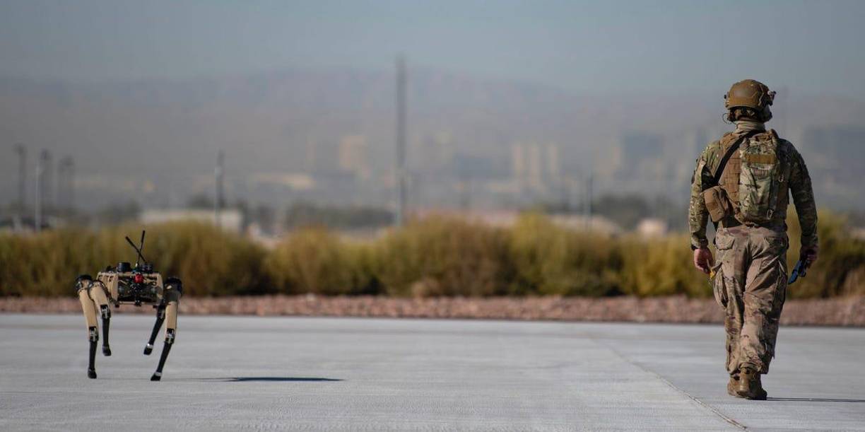 La S&amp;T, la CBP y Ghost Robotics han trabajado durante dos años y medio en las especificaciones, desarrollo y pruebas de los robots, incluyendo simulaciones en escenarios realistas.