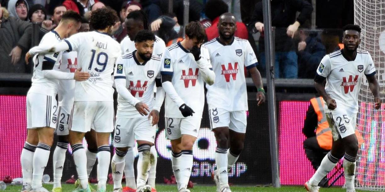 Los jugadores del Burdeos, entre ellos Alberth Elis, celebrando el gol del francés Rémi Oudin.