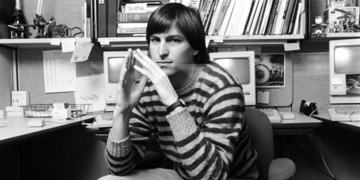 En 1985, Jobs se convierte en director ejecutivo de otra gran compañía que el mismo fundó, Pixar, quien produjo las películas de animación Toy Story (el primer largometraje generado completamente por computadora) y Bichos.