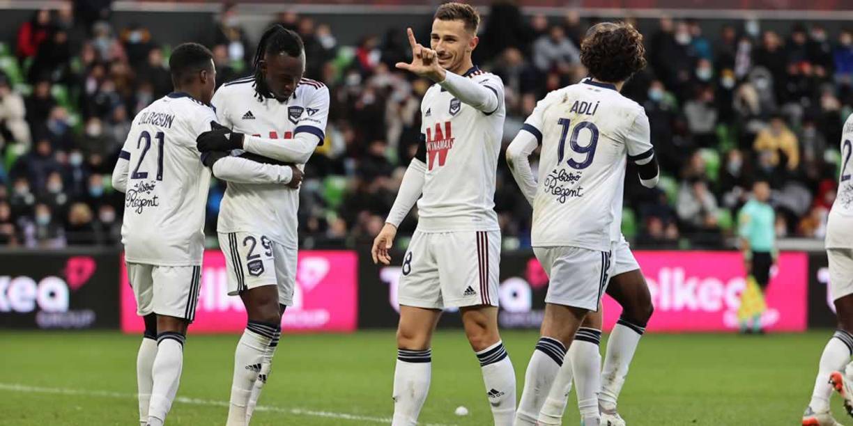Rémi Oudin, quien dio la asistencia a Alberth Elis, marcó dos goles para el empate 3-3 del Burdeos ante el Metz.