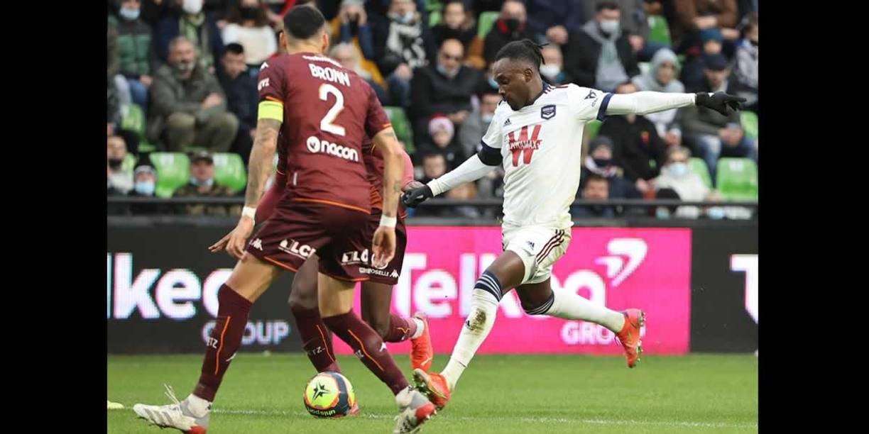 Alberth Elis creó mucho peligro en el área rival y fue la referencia en ataque del Burdeos.