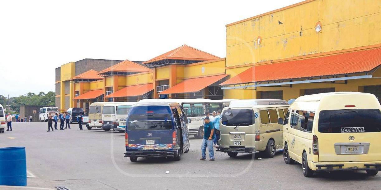 Unidas de transporte urbano también paralizaron operaciones. 