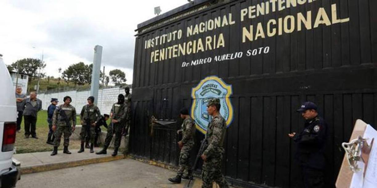 La fuga de reclusos de las cárceles no es un hecho aislado en el país, en los últimos años se han registrado varias evasiones masivas.En marzo de 2020 al menos seis privados de libertad se fugaron de Támara. Los hombres habrían aprovechado la hora de descarga de víveres y en complicidad con los de reos de preliberación, quienes andan chalecos anaranjados, intercambiaron ropa y salieron por el escáner confundiéndose con los descargadores.