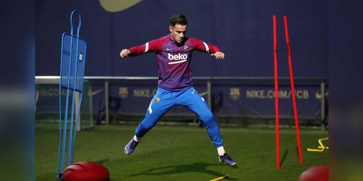 Risas y buen rollo: el primer entrenamiento de Xavi con el equipo completo del Barça