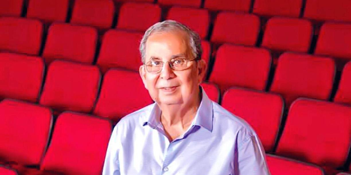 Esta presentación es un homenaje póstumo a José Francisco Saybe, los actores, actrices y directores de “Triple juego” expresaron su agradecimiento al teatrista hondureño por su arduo y apasionada labor por el desarrollo del arte en nuestro país. 