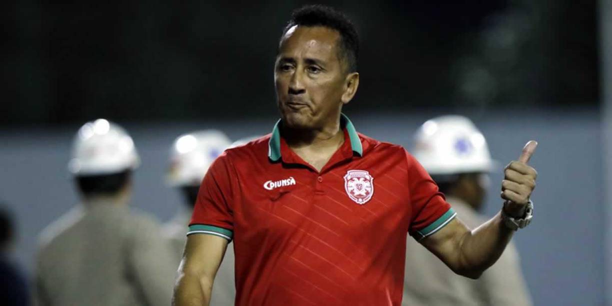 Jorge Ernesto Pineda podría llegar a dirigir al Victoria en reemplazo de Salomón Nazar. 