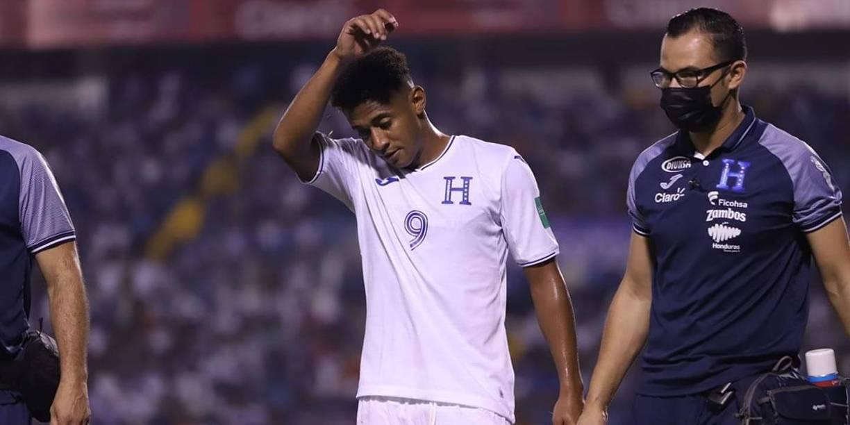 ‘Choco‘ Lozano se retiró del campo en el segundo tiempo y dio paso a Bryan Róchez.