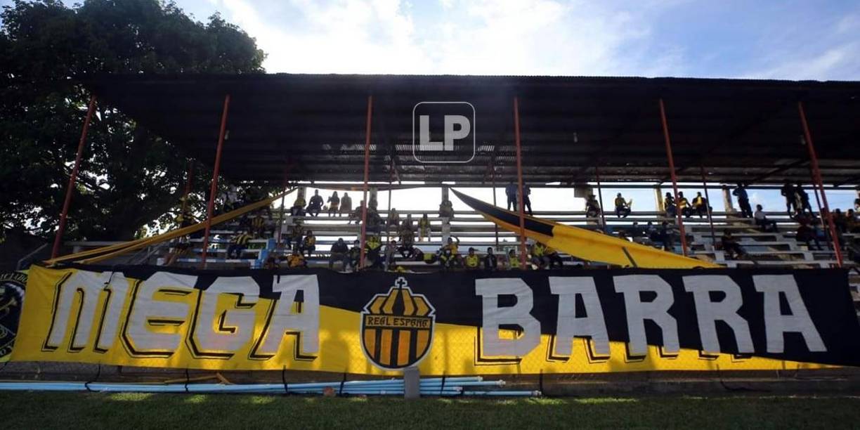 La Mega Barra se hizo presente en el estadio Marcelo Tinoco de Danlí para apoyar al Real España contra la UPN.