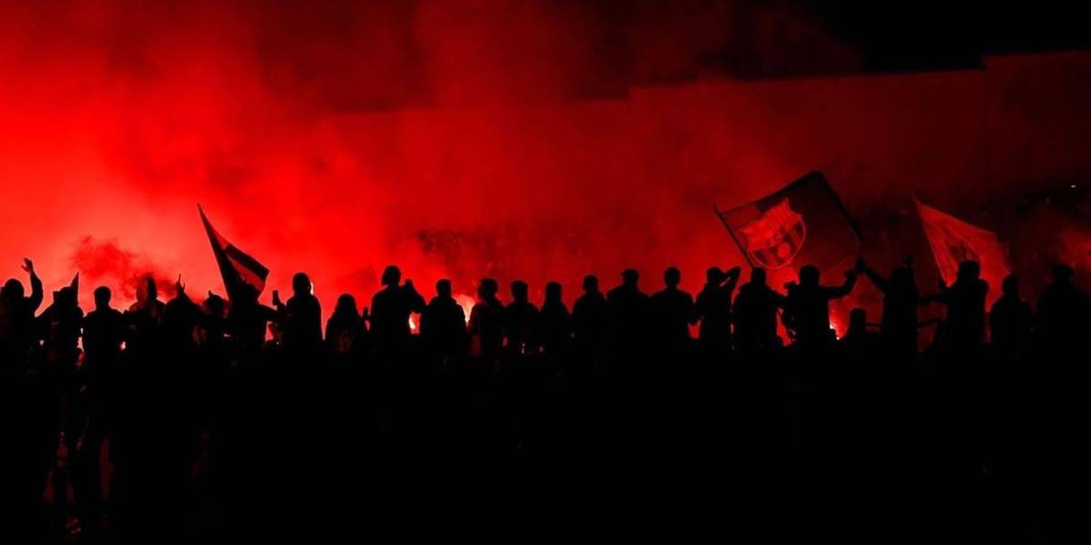 El tremendo recibimiento que dio la afición del Barcelona a Xavi Hernández y sus jugadores en el Camp Nou previo al partido.