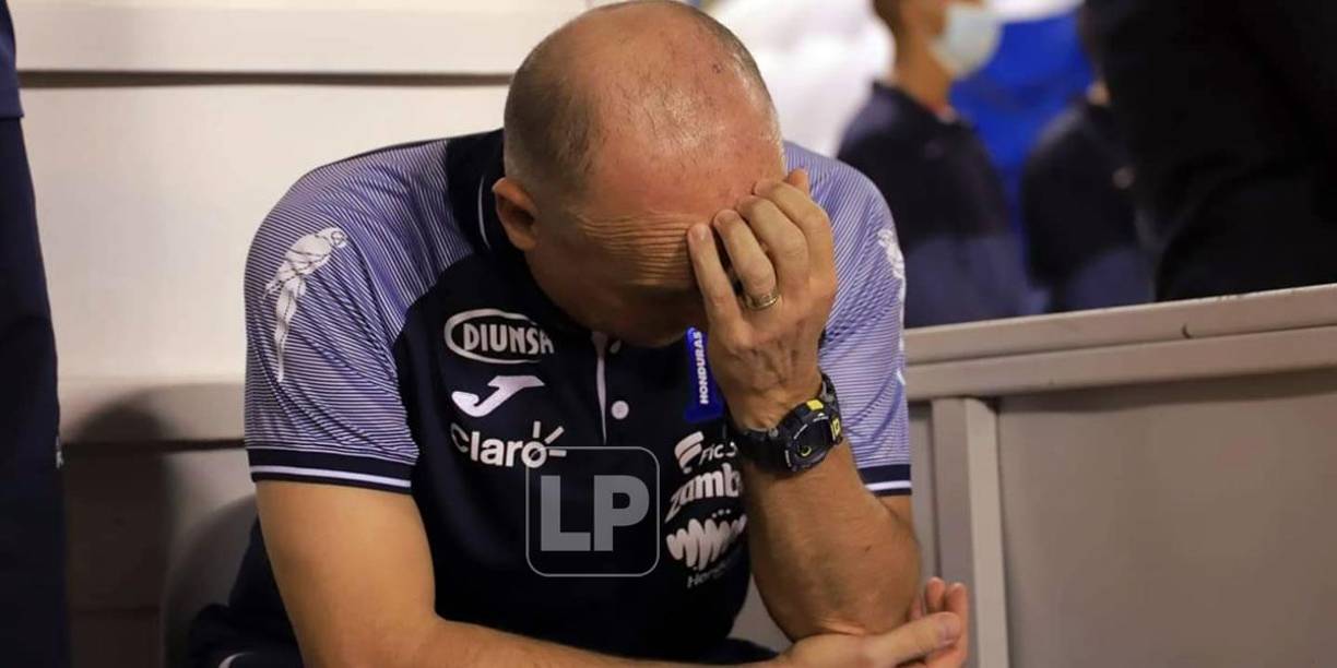 El entrenador uruguayo no encontró la llave para enderezar el camino de la Bicolor.