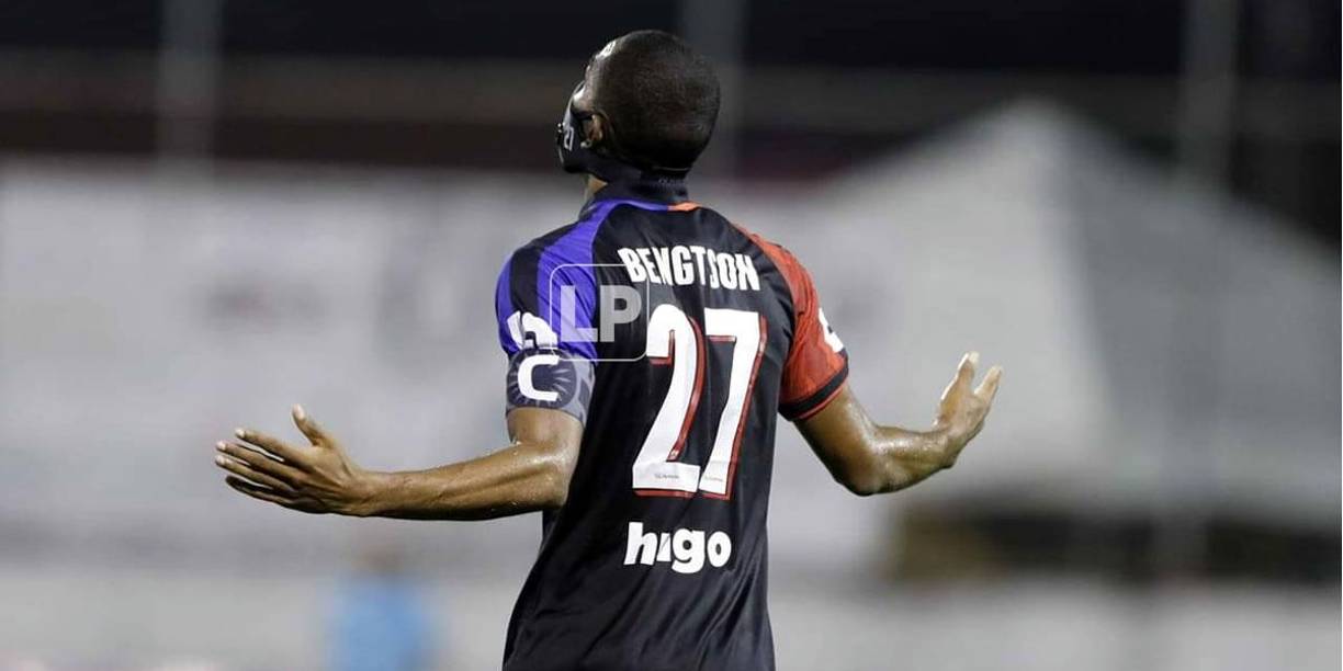 Jerrry Bengtson fue la figura del encuentro con un doblete.