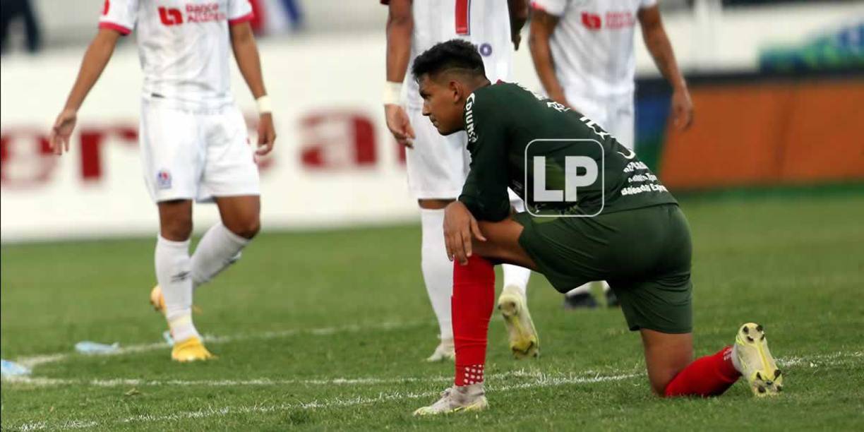 José Aguilera, triste por la eliminación del Marathón.