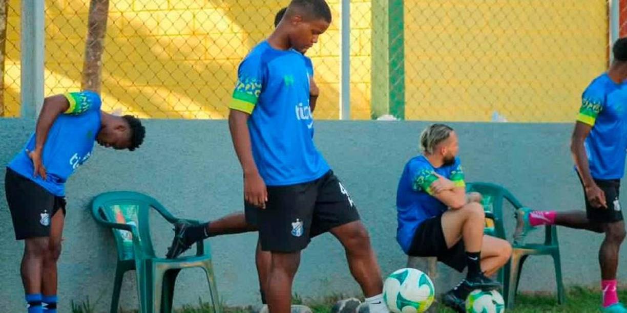 James recibía 10 mil lempiras al mes, sin embargo, parte del dinero dice que se lo tenía que entregar a las pandillas que lo extorsionaban.