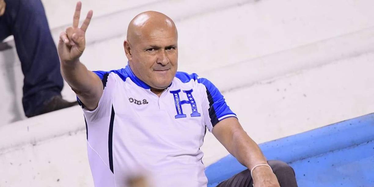 El entrenador hondureño Wilmer Cruz estuvo en el estadio Olímpico apoyando a la Selección Nacional.