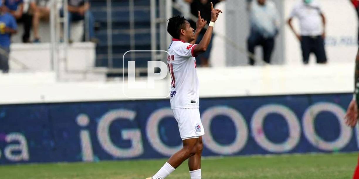 Christian Altamirano festejando su gol contra el Marathón.