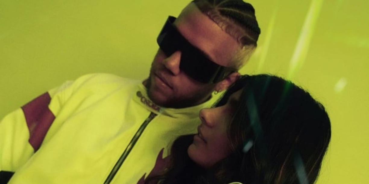 Se les había visto juntos, y además la ex actriz de cine adulto participó en el video musical “En mi cuarto” de Cortez.