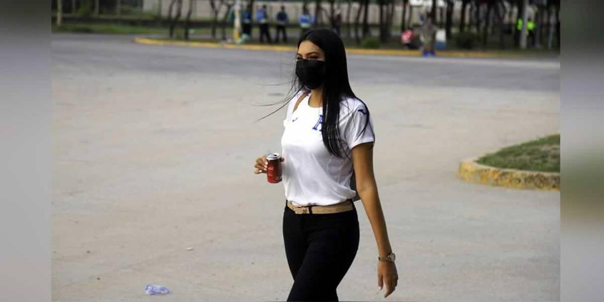 Las bellezas que cautivan en el partido Honduras-Jamaica en el Olímpico