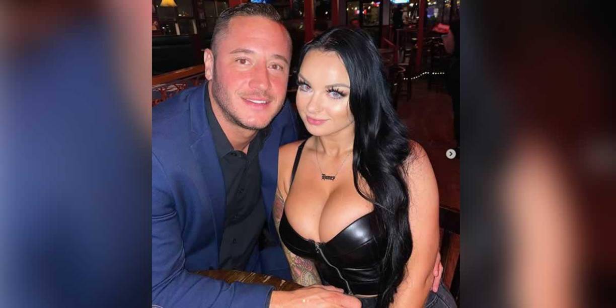 Todo salió bien y desde entonces ha podido viajar por todo el mundo gracias a su trabajo en el cine para adultos. 