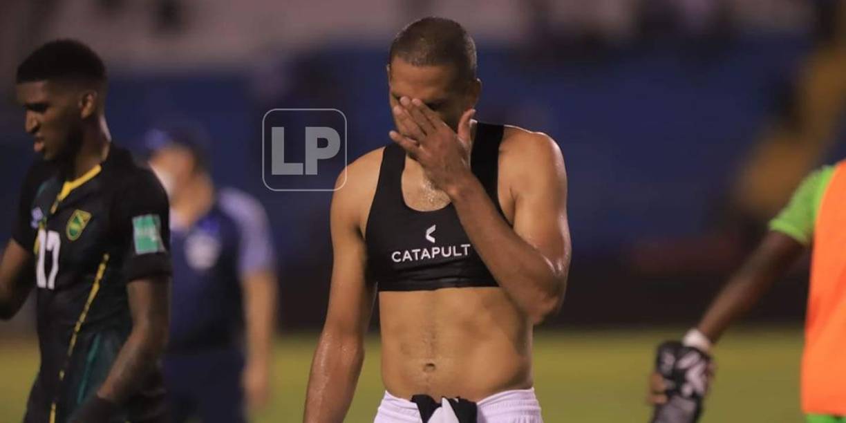 Eddie Hernández se marchó triste por la derrota.