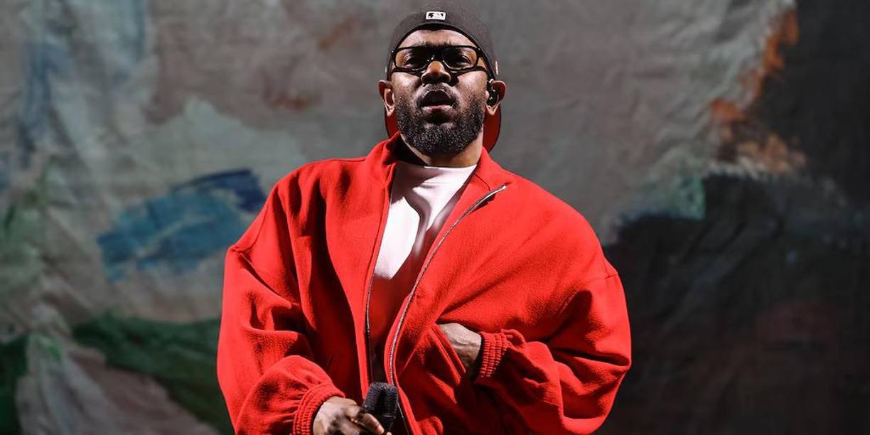 “Cuando creces en este tipo barrios y comunidades, tienes amigos a los que conoces desde la escuela primaria, amigos a los que quieres y cuya lealtad y confianza es tuya.... Y eso genera influencia”, dijo a NPR Music.Desde muy pequeño, Lamar mostró interés en la poesía, la lectura y la escritura. Esto, unido a que con 4 años ya escuchaba rap, fue la causa de su vocación musical: “Me enamoré del hip-hop a esa edad. En casa, se escuchaba música todo el día y siempre ha sido mi pasión: es mi estilo de vida”.