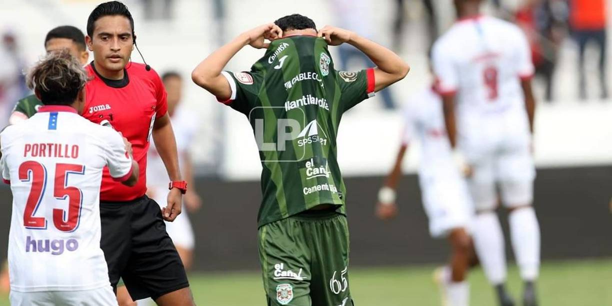 Isaac Castillo del Marathón se lamenta tras el gol de Christian Altamirano.