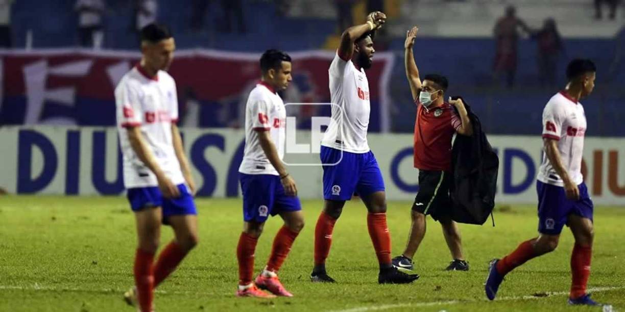 Los jugadores del Olimpia se fueron tristes del estadio Olímpico.