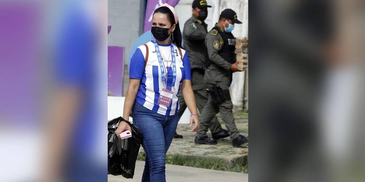 Las bellezas que cautivan en el partido Honduras-Jamaica en el Olímpico