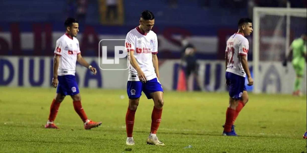 Los jugadores del Olimpia se fueron tristes del estadio Olímpico.