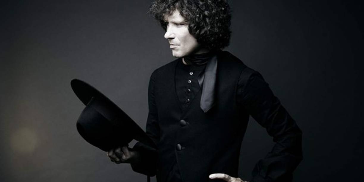 Enrique, al igual que en Héroes, como solista ha logrado mantener una carrera aceptable, sin caer en lo comercial y en los clichés.