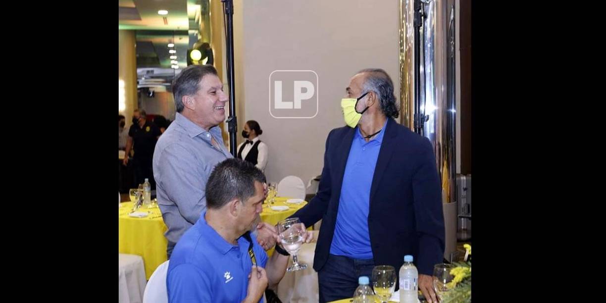 Mateo Yibrin, presidente vitalicio del Real España, se acercó a saludar al “Potro” Gutiérrez.