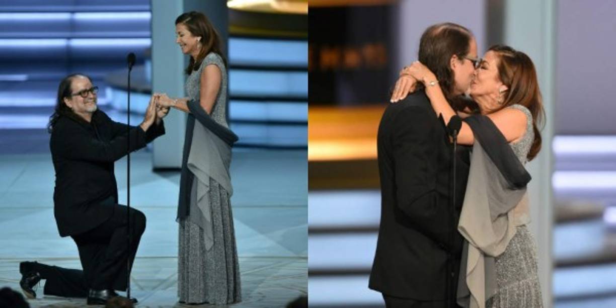 - '¿Te casas conmigo?':<br/><br/>Los ratings de los Emmy pueden haber registrado un aumento el lunes luego de que uno de los ganadores propusiera matrimonio a su novia durante la ceremonia.<br/><br/>Glenn Weiss, quien recibió el premio de mejor director de un especial de variedades ('The Oscars') dejó estupefacta a la audiencia durante su discurso de aceptación cuando le lanzó a Jan Svendsen: '¿Te preguntas por qué no te llamo 'mi novia'? Porque quiero llamarte 'mi esposa',' dijo entre vítores, aplausos y algunas lágrimas entre la audiencia.